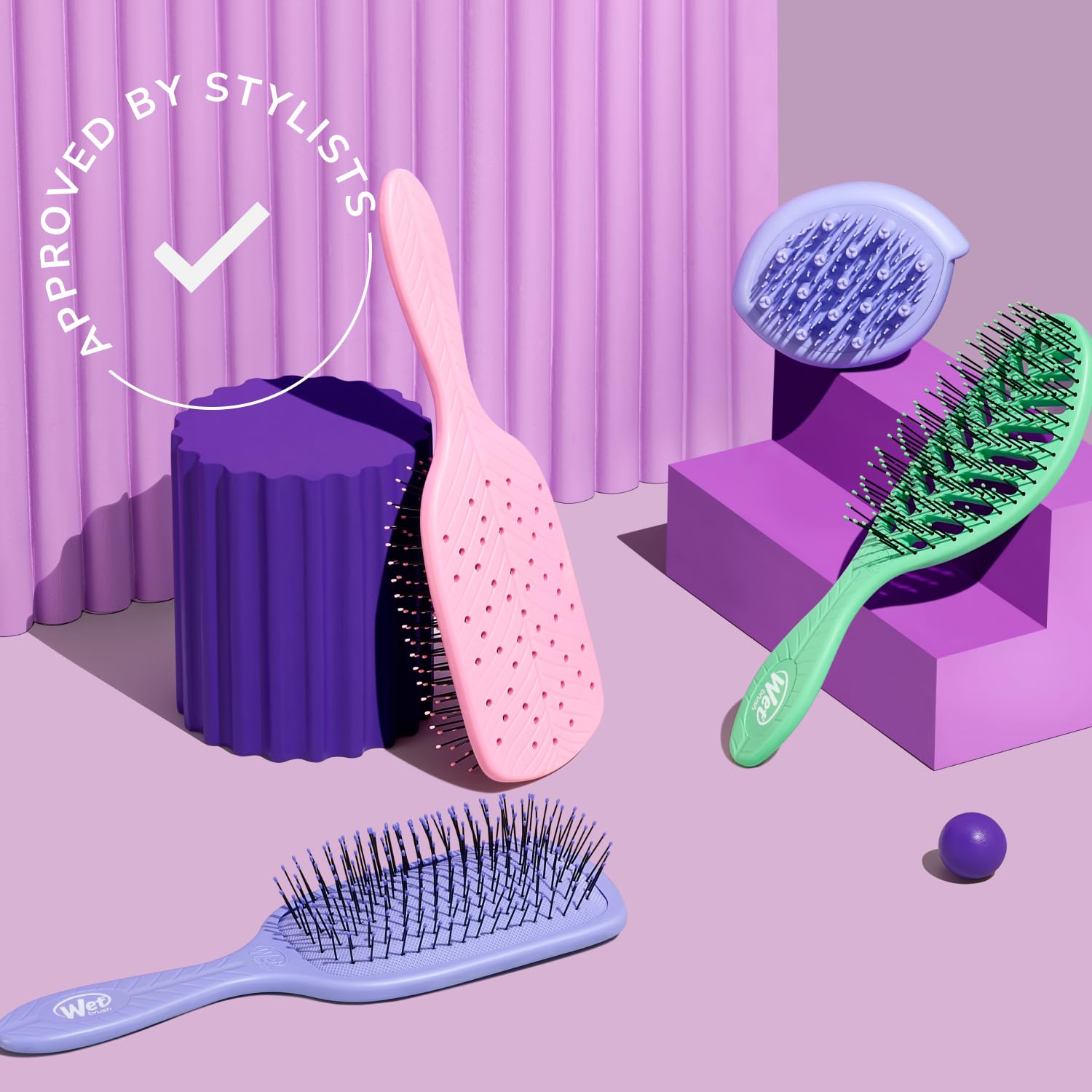 Detangling action on thick curly hair without painful tugging