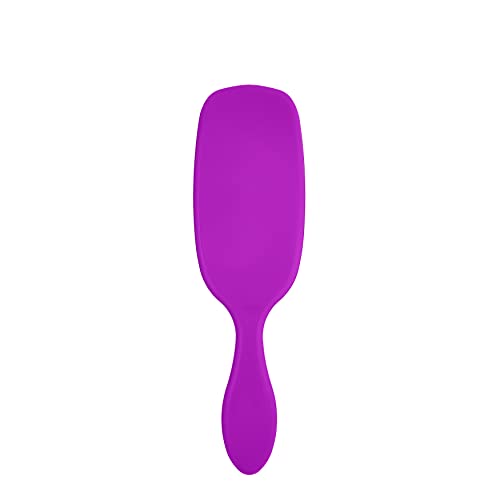 Wet Brush Shine Enhancer IntelliFlex bristles glide through knots with care.