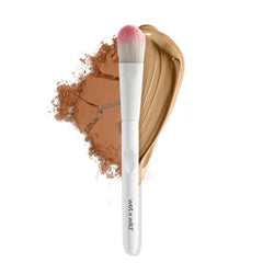 Wet n Wild foundation brush with densely packed bristles for smooth coverage.