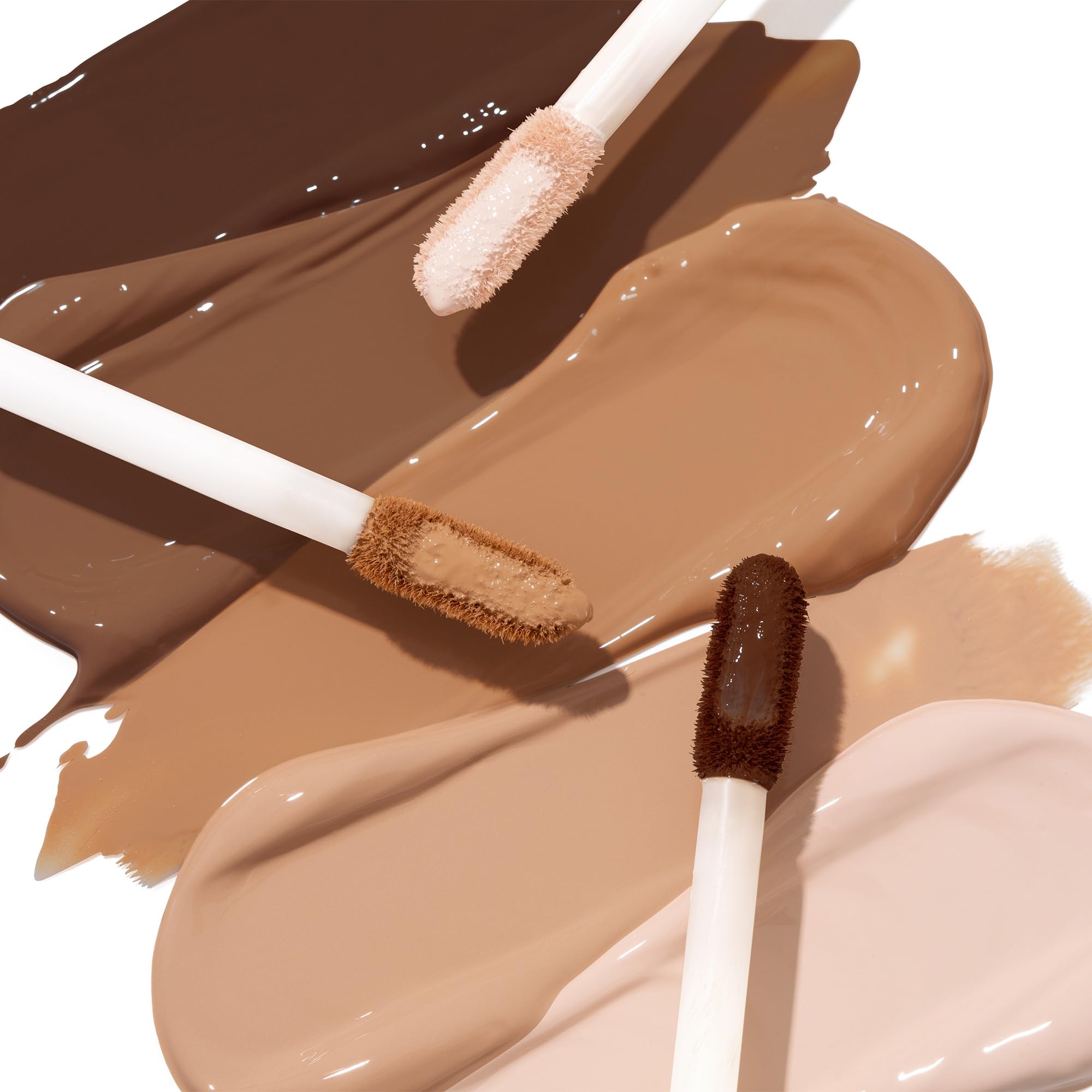 wet n wild Mega Last Incognito applicator ready for smooth blending.