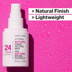 wet n wild niebla fijadora, textura satinada visible en muestra