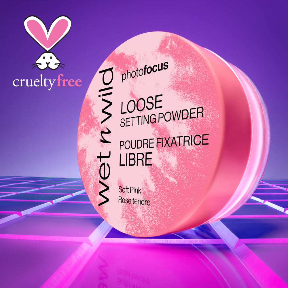 Wet n Wild Photo Focus loose setting powder texture closeup emphasizes silky, weightless feel