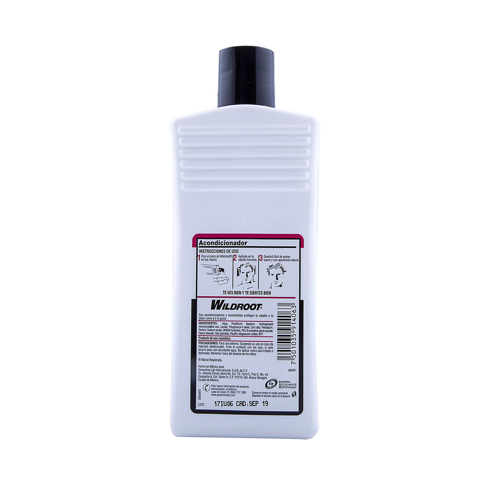 Aplicación de Wild Root sobre cabello mojado para suavidad diaria.