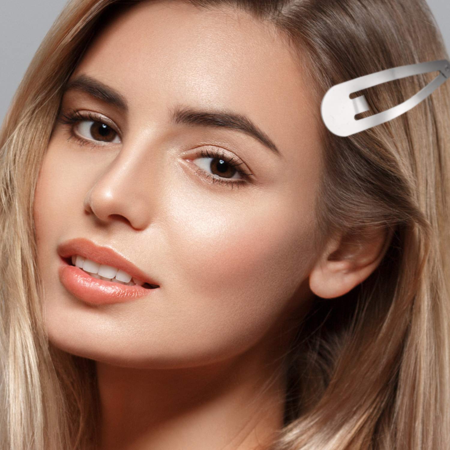 Willbond party-look clip adds subtle shine without bulk.