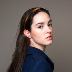 WILLBOND thin plastic headband teeth in transparent color highlights minimalist style.