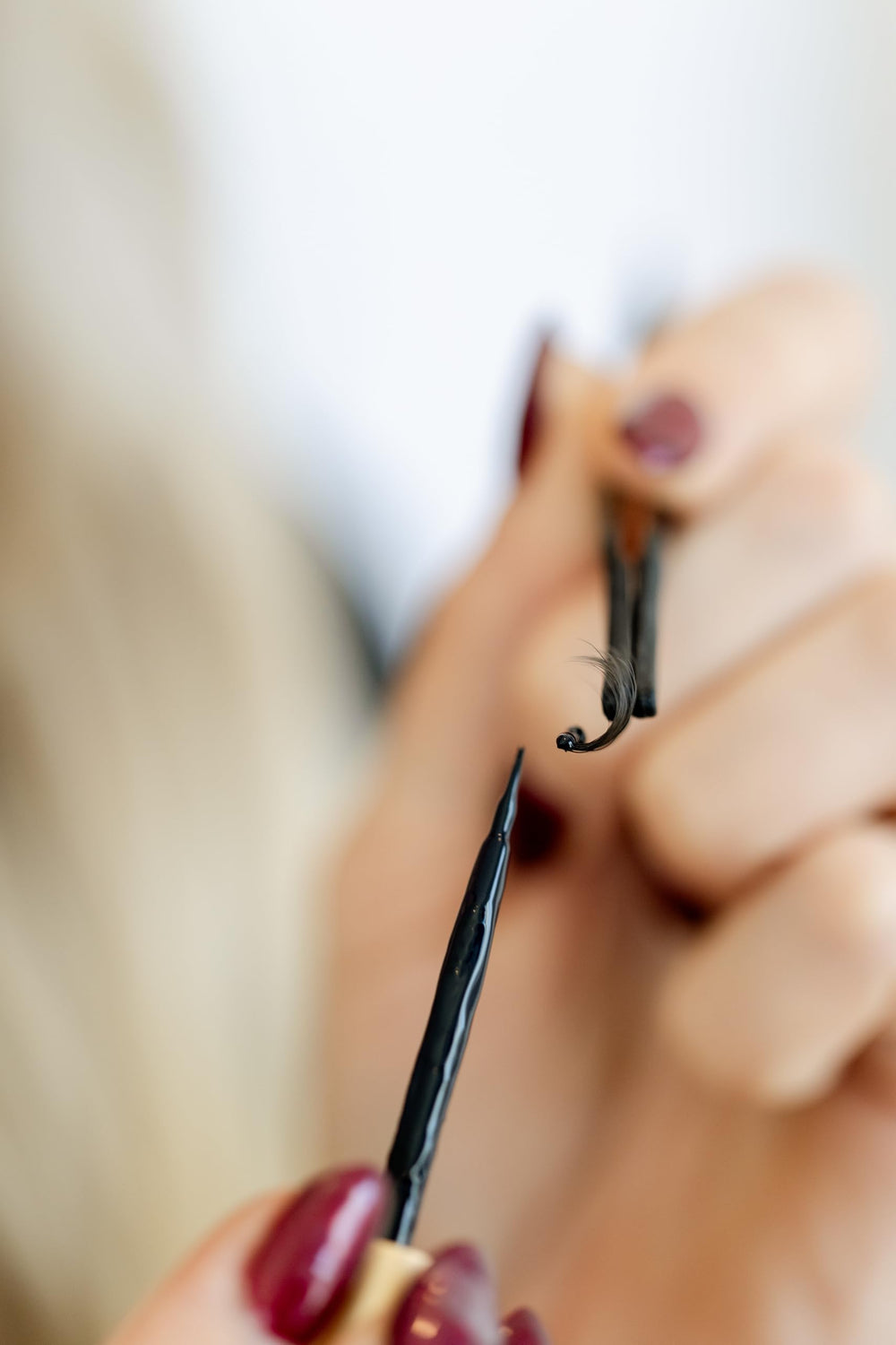 WINKCLIQUE remover dissolves adhesive safely for easy lash removal.