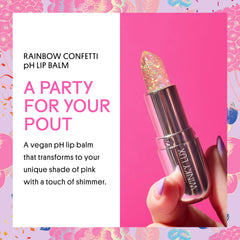 Aplicación suave del bálsamo Winky Lux Confetti para labios hidratados.