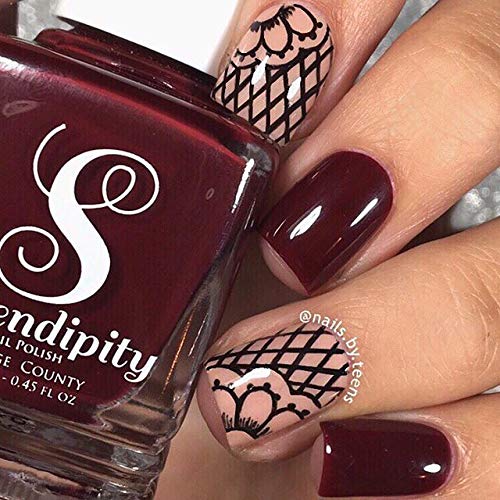 Winstonia Berry Wine acrylic paint brush for versatile nail art.