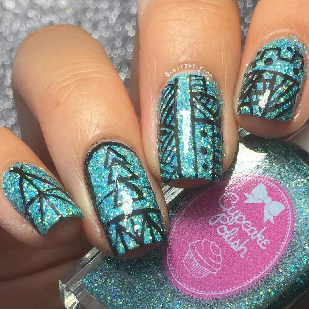 Winstonia Berry Wine detailed nail art tool for crisp lines.