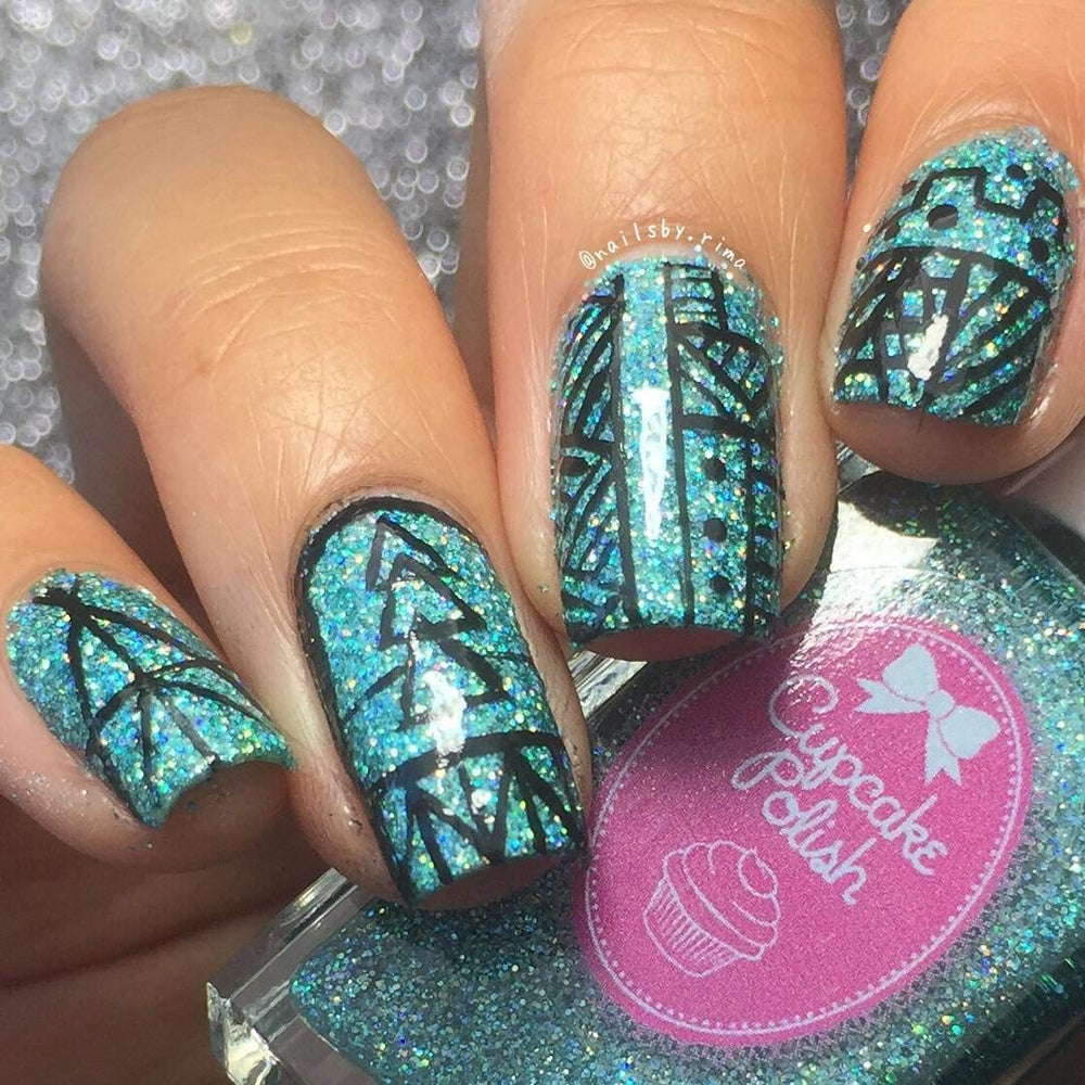 Winstonia Berry Wine detailed nail art tool for crisp lines.