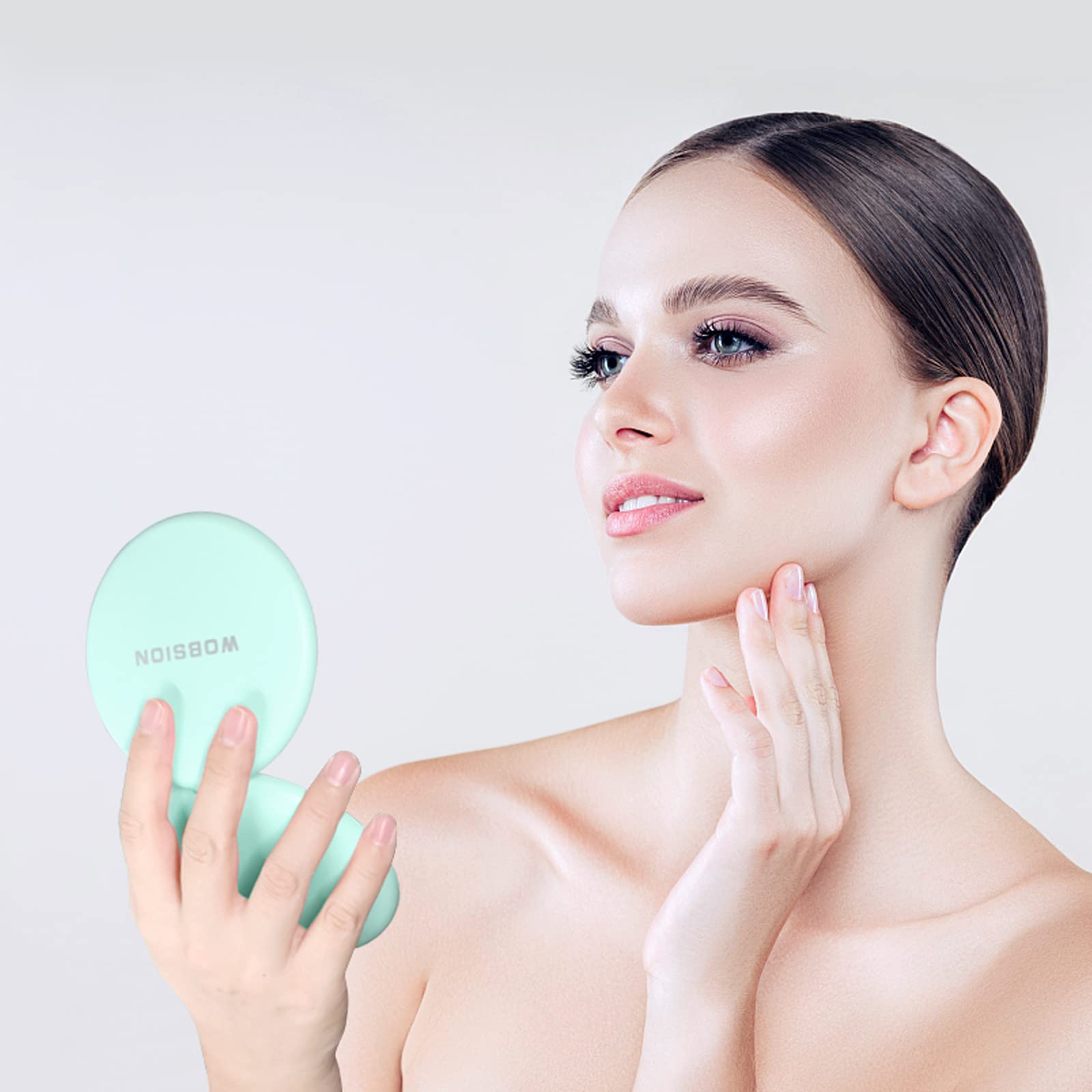 Gift-ready packaging for makeup lovers and travelers.