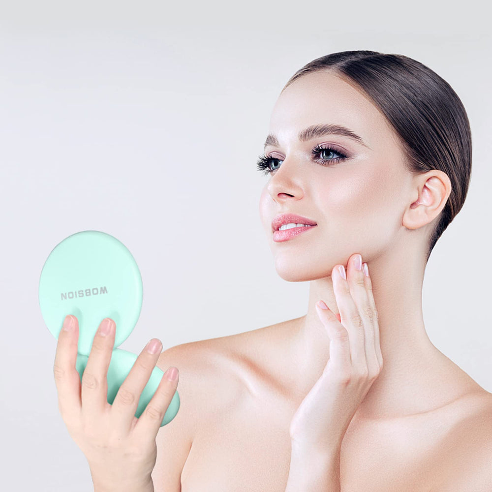 Gift-ready packaging for makeup lovers and travelers.