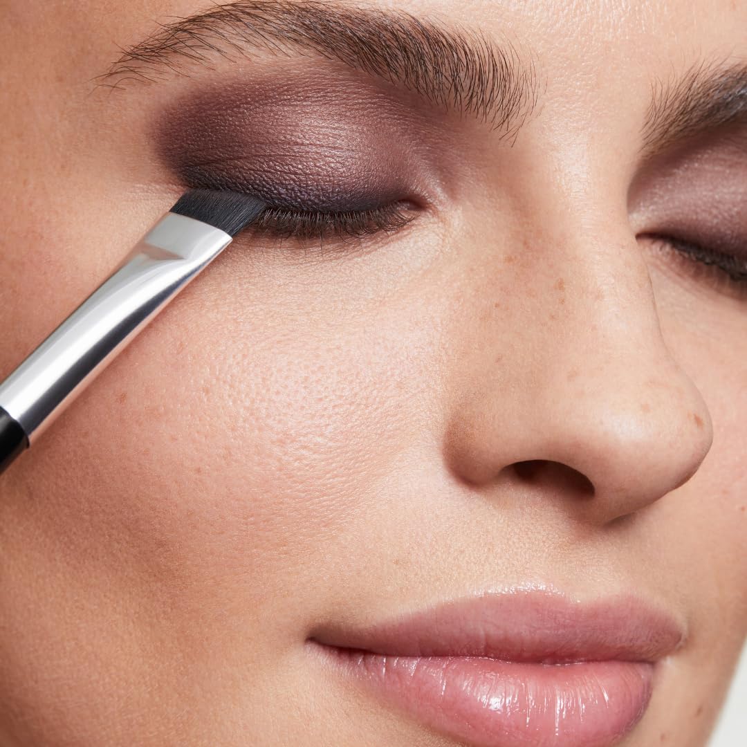 Woosh Corner Brush blends pigment seamlessly with creamy and powder formulas.