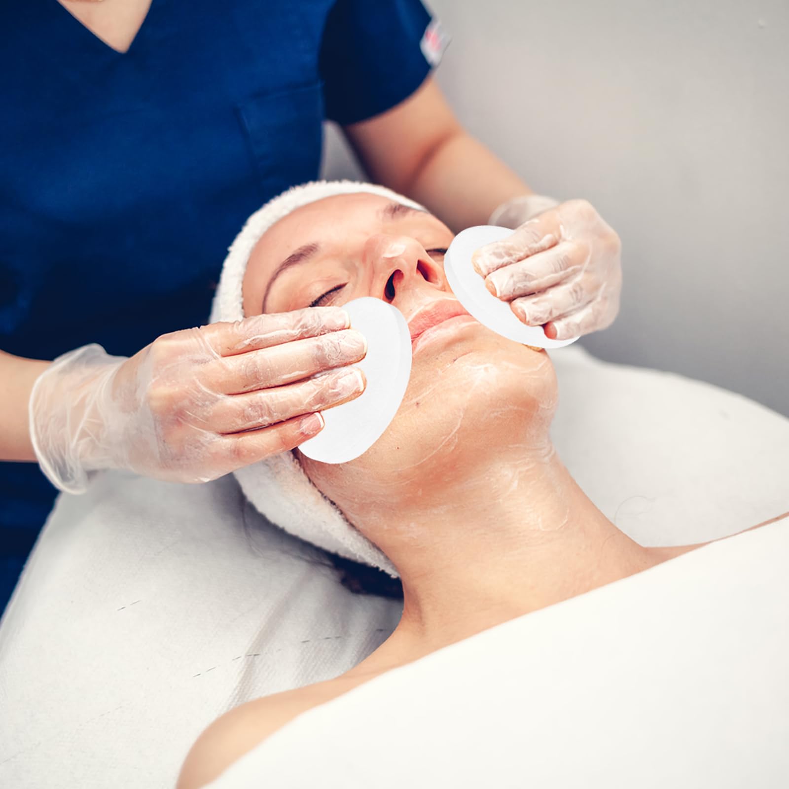Woozettn skin-care sponges for masks and lotions via smooth application