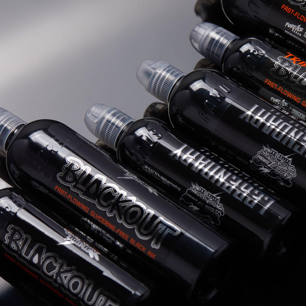 World Famous Tattoo Ink Blackout: pigmento-negro de alta opacidad para retratos y realismo.