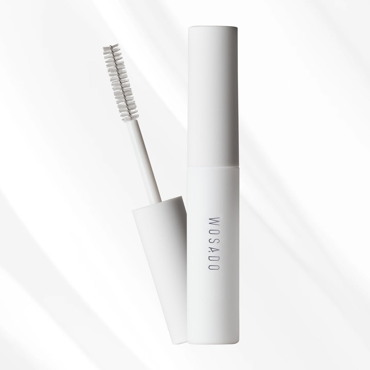 WOSADO Magnetic Eyelashes Fixer 2g Chic provides a strong hold for magnetic lashes.