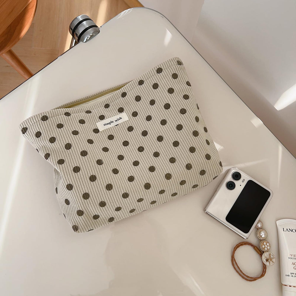 Wudygirl makeup bag zipper detail highlights secure closure for valuables.