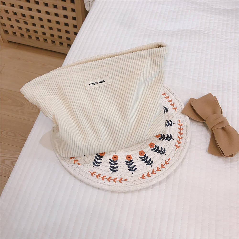 Wudygirl zipper-closure bag keeps cosmetics secure during trips
