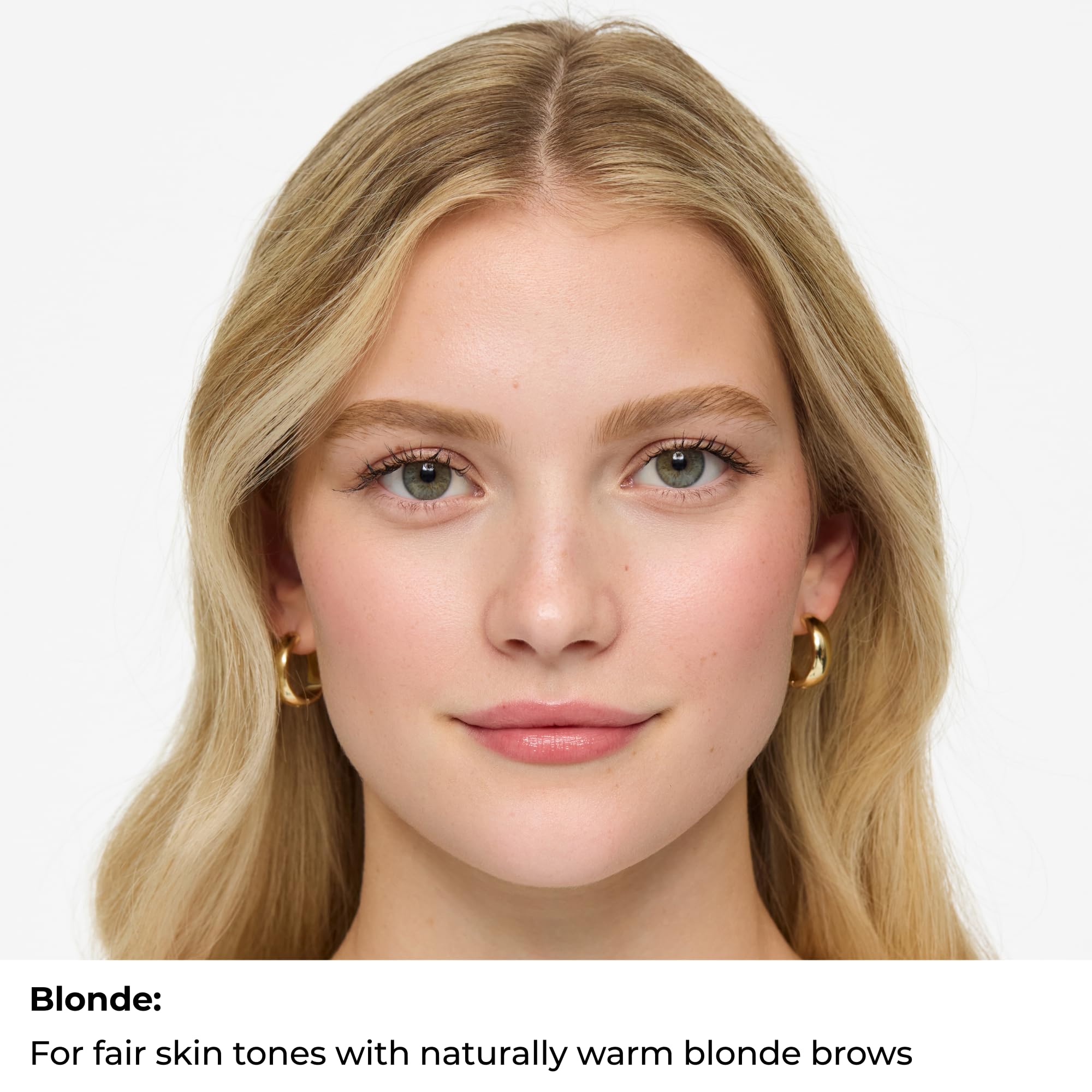 WUNDERBROW hair-like fibres close-up add natural fullness and texture.