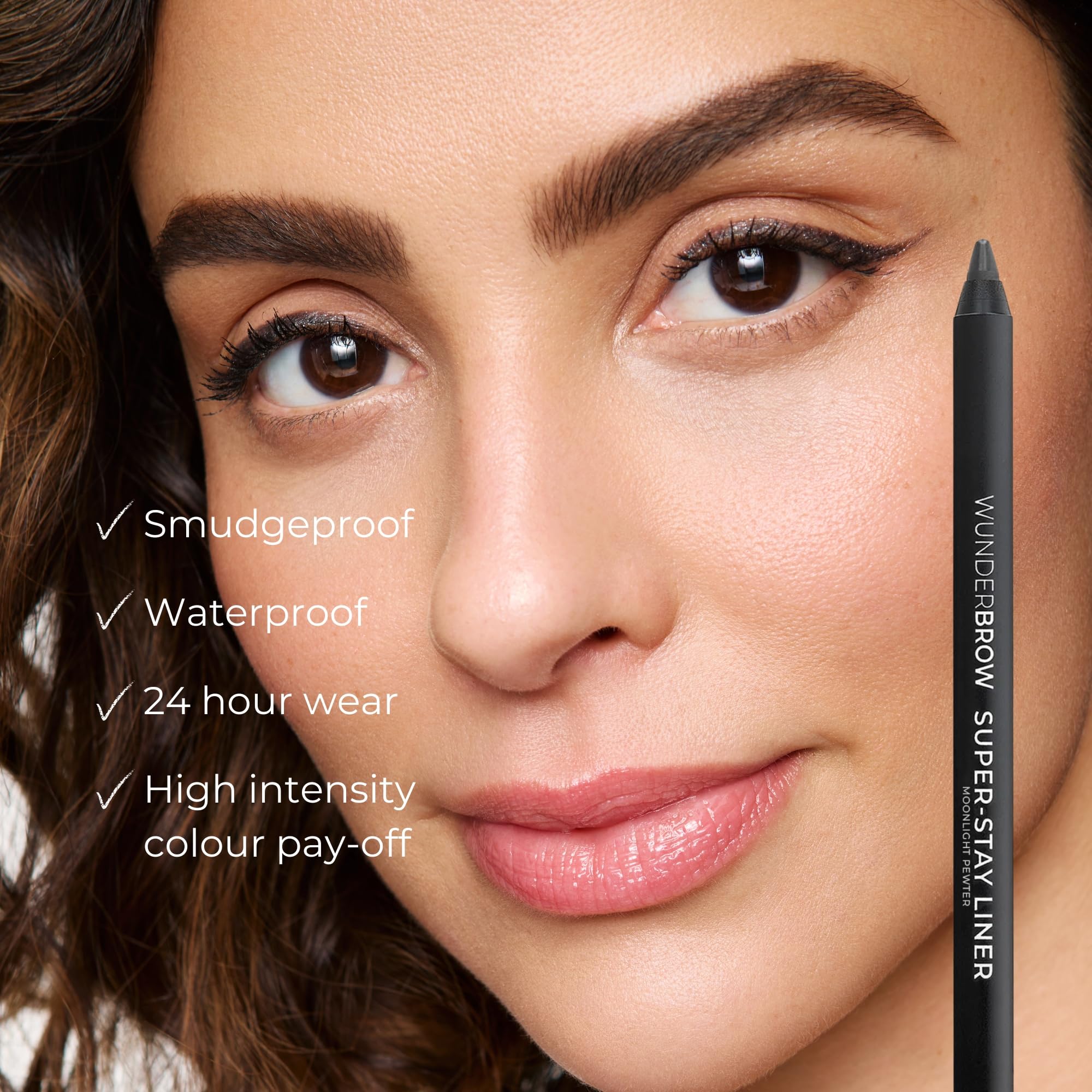 WUNDERBROW Lápiz delineador acabado mate para looks definidos.