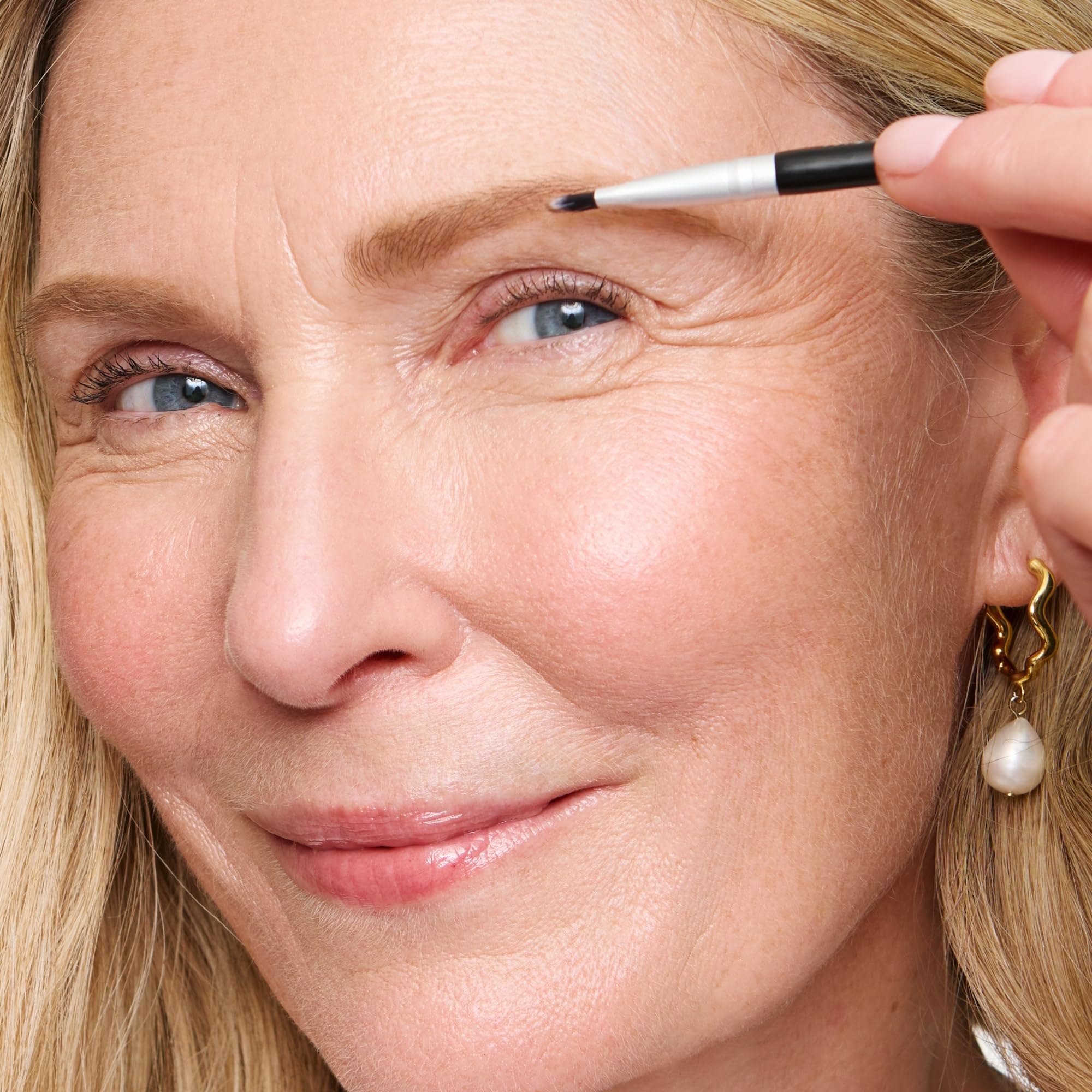 WUNDERBROW: tres tonos disponibles para cejas; se adapta a distintos tonos.
