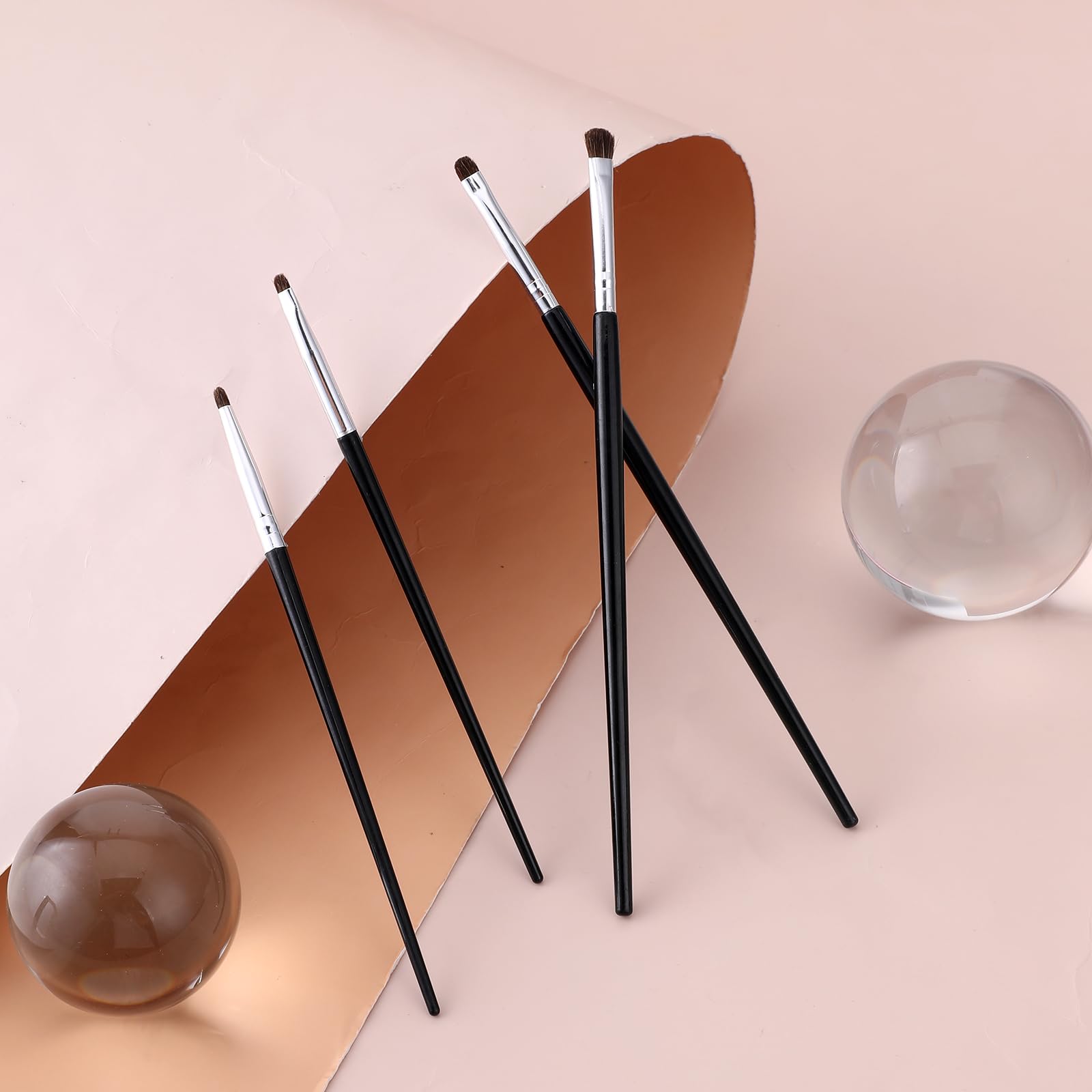 WY LIGHTING LEVEL multi-use brush travel-friendly kit for on-the-go makeup