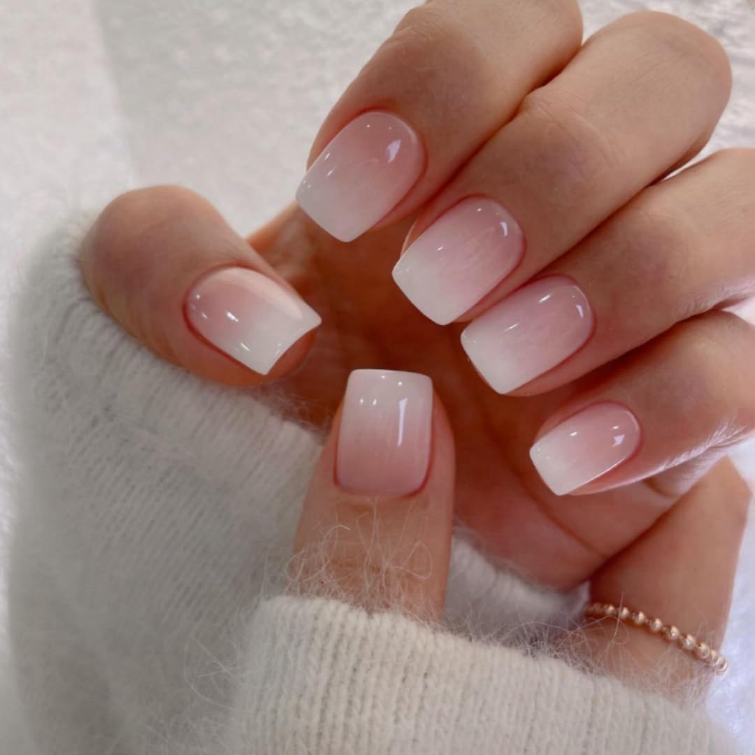 XCREANDO uñas postizas rosa degradado en formato corto cuadrado para looks diarios