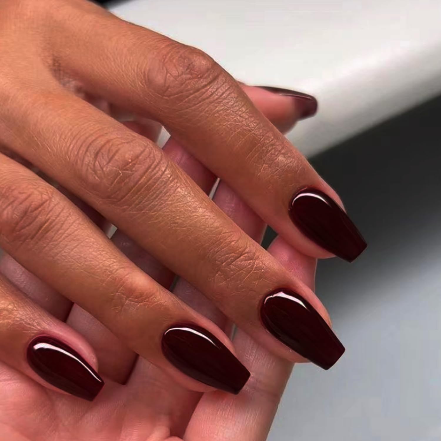 Uñas acrílicas XCREANDO media cuadrada bordo, acabado gel