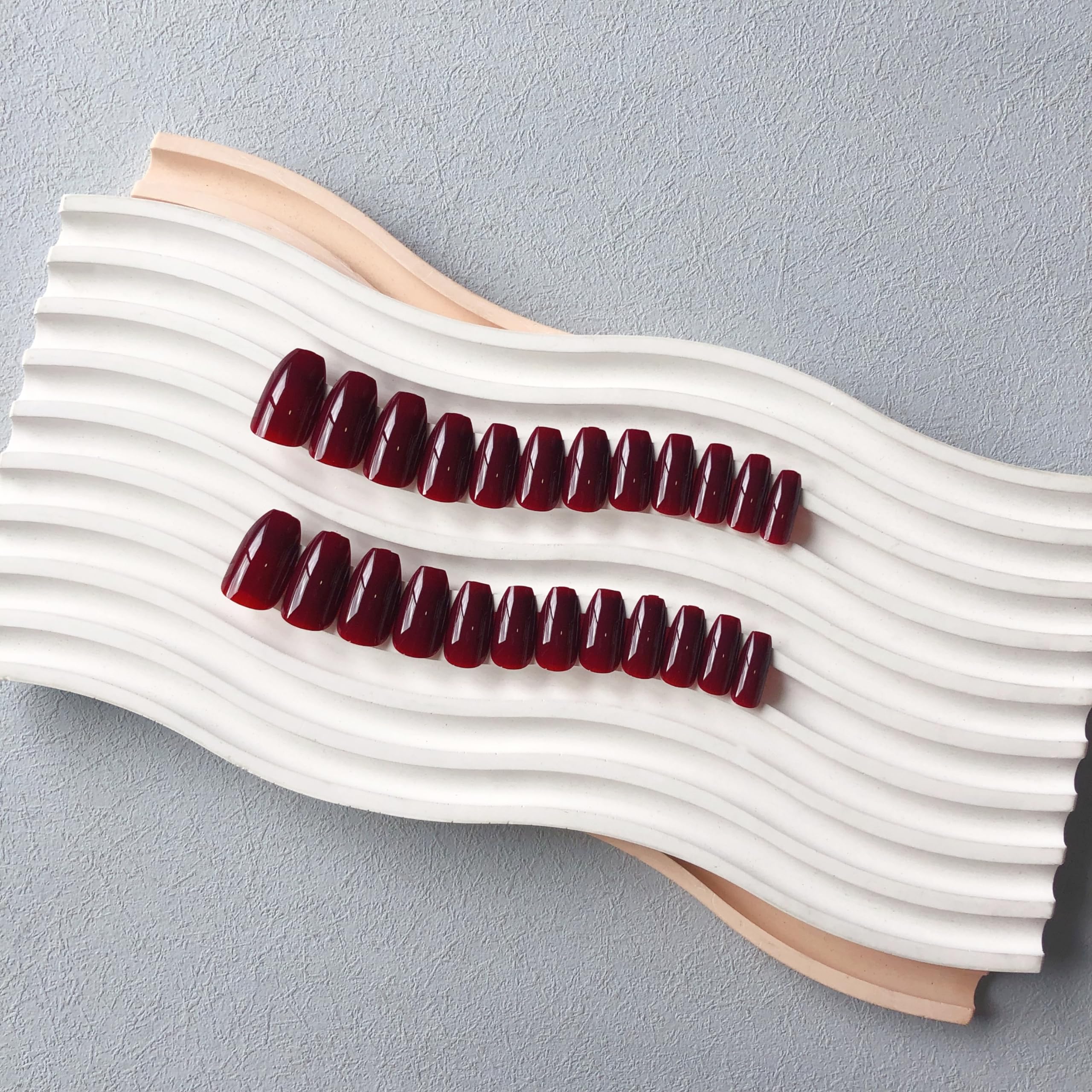 Uñas XCREANDO para uso diario, color bordo elegante