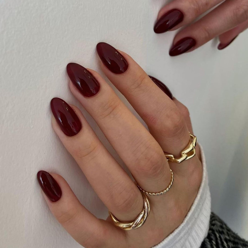 Uñas postizas XCREANDO en forma de almendra corta color vino burdeos, uso diario cómodo