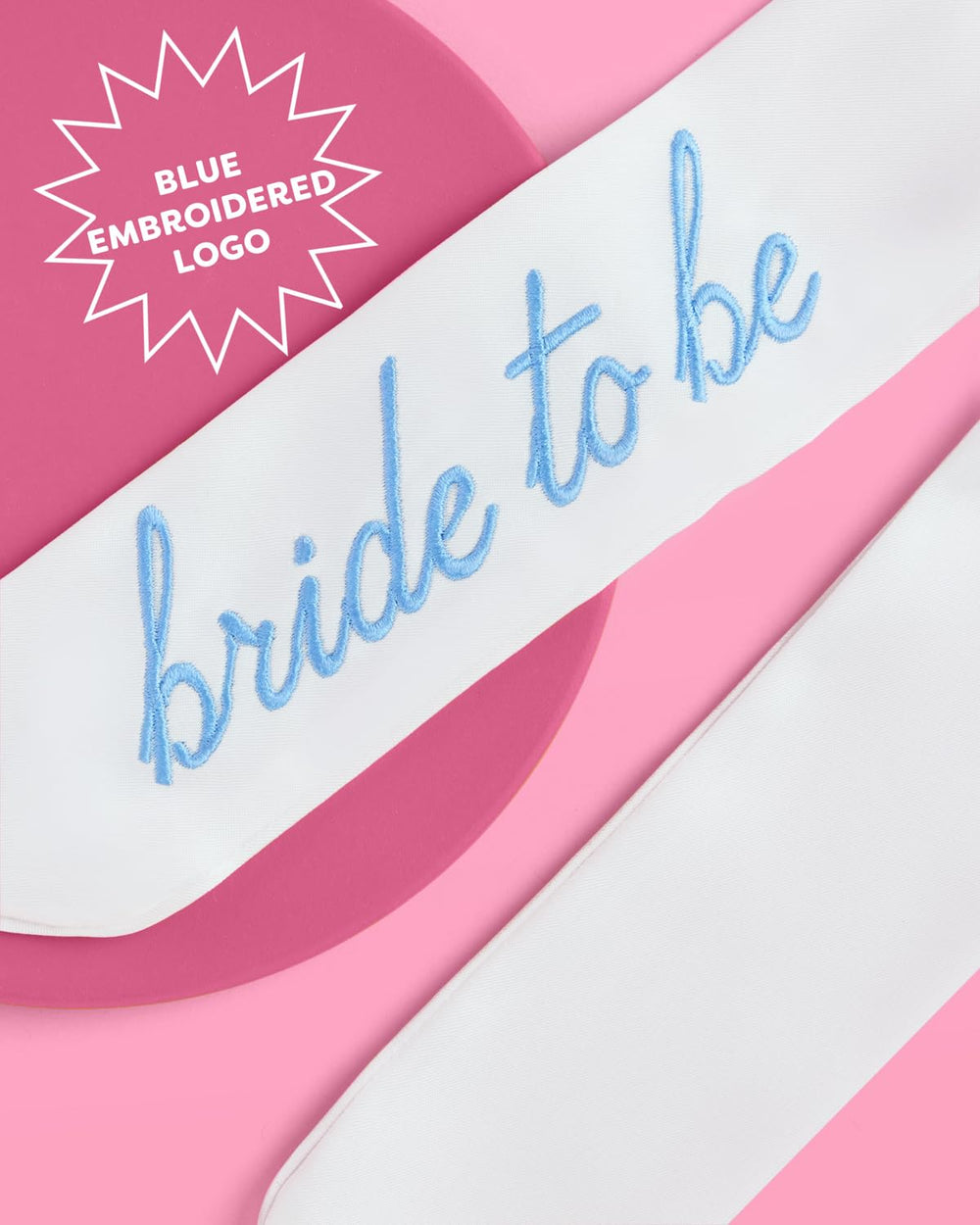 Arco xo Fetti blanco en peinado, estilo para celebraciones nupales.