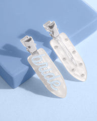 Clips xo Fetti azules con detalle en cursiva, ideal para añadir color sutil.