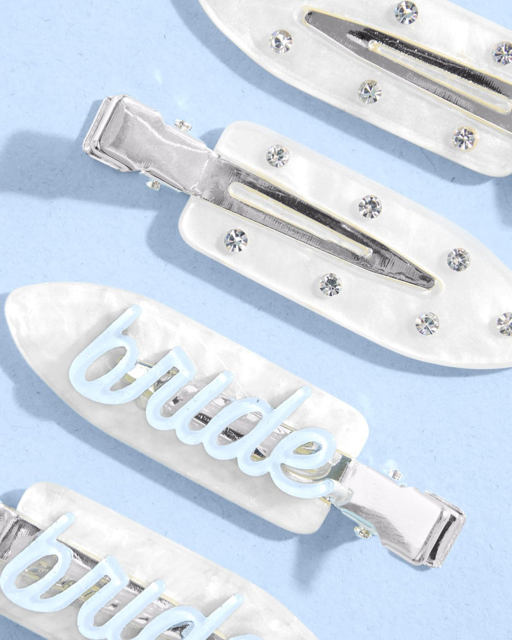 Clips xo Fetti con cristales brillantes para un look de boda reluciente.
