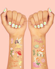 Mariposas y flores xo Fetti en tatuajes dorados para fiesta.