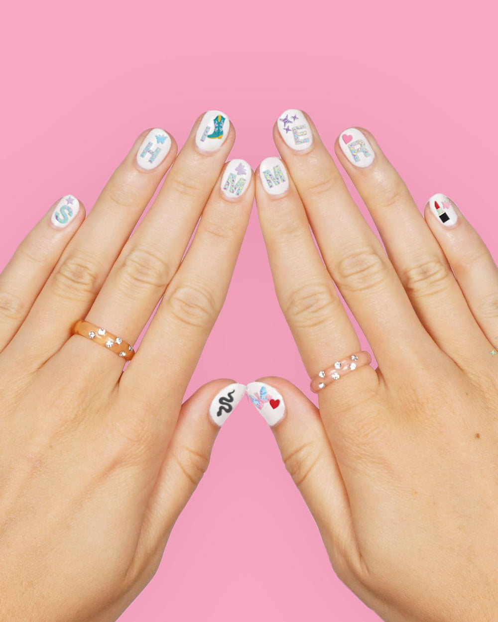 xo Fetti Era: 544 diseños para uñas, perfectos para celebraciones y looks atrevidos.