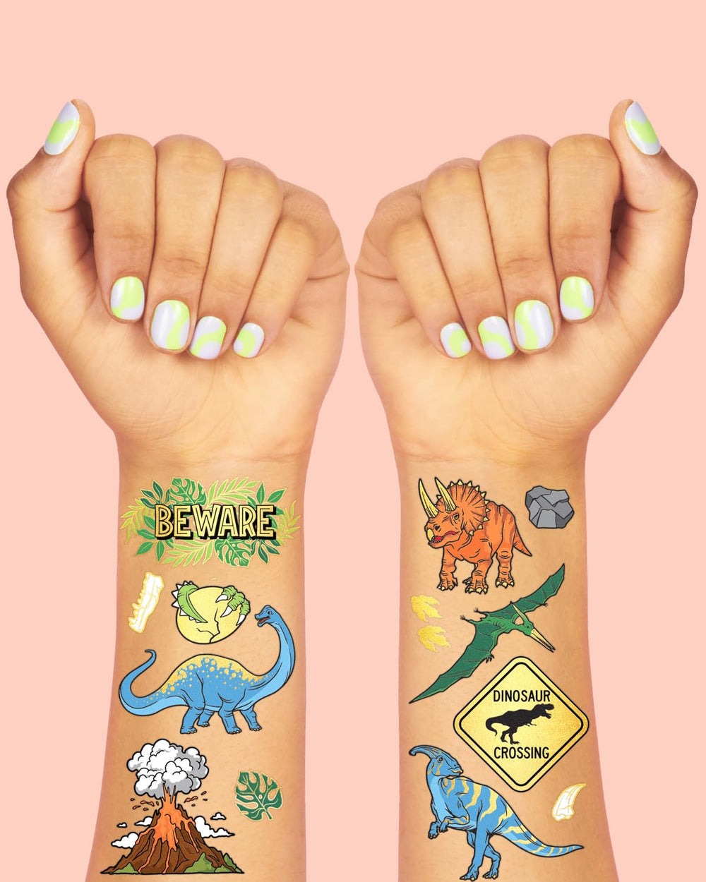 Tatuaje xo Fetti Estegosaurio dorado para brillo festivo.