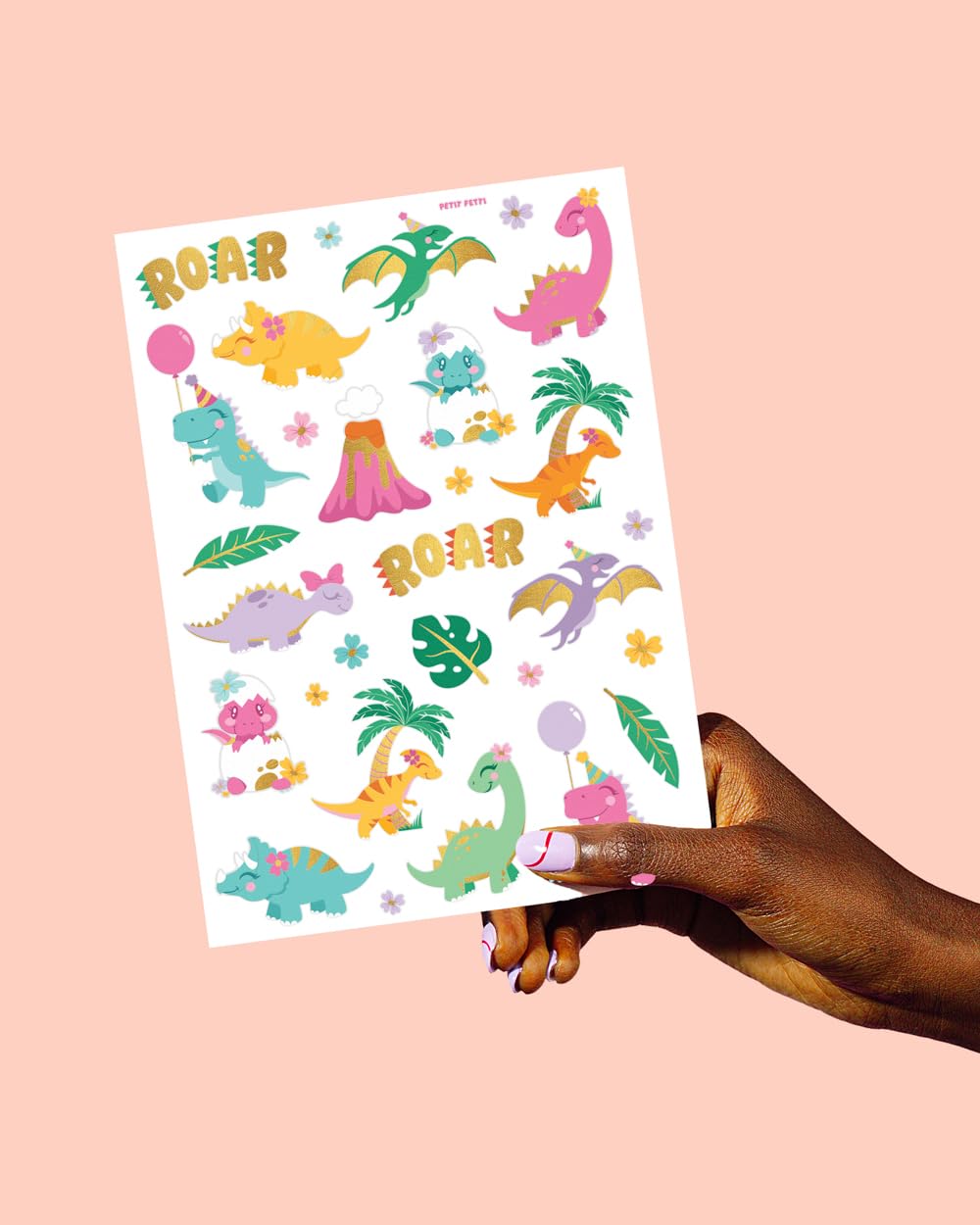 Tatuajes xo Fetti de dinosaurios-brontosaurio para ambientaciones suaves.