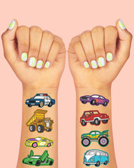 Tatuajes xo Fetti de autos musculosos, diseños llamativos para actividades temáticas.