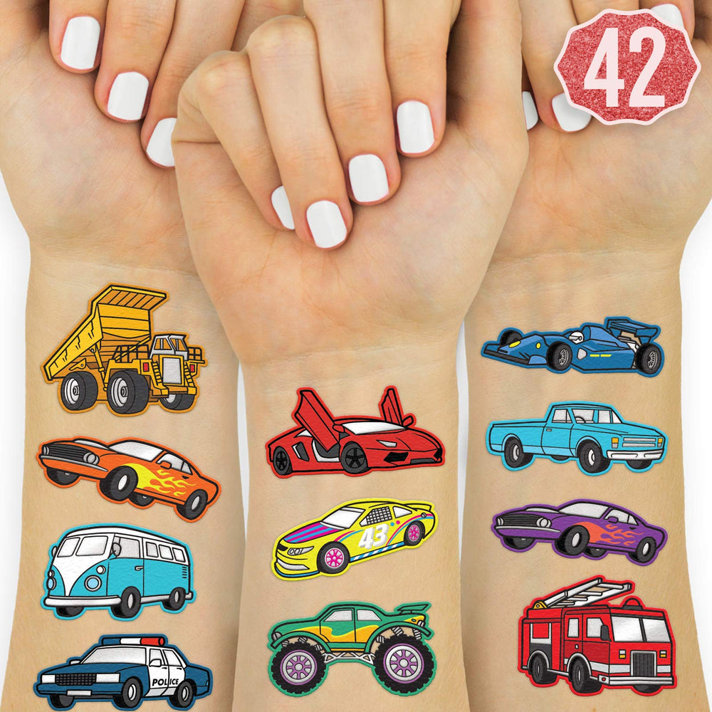 Tatuajes xo Fetti de coches de carrera, perfectos para animar la fiesta.