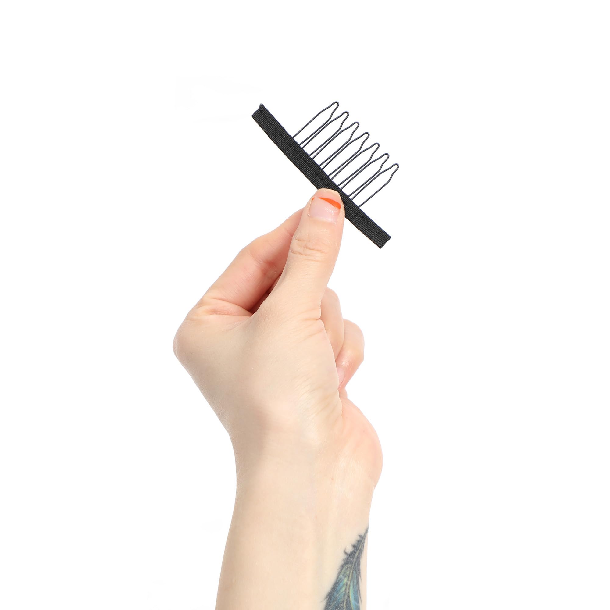 Xuxisowo black wig clips provide discreet, seamless styling.