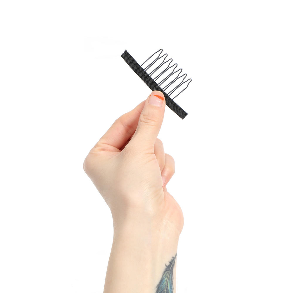 Xuxisowo black wig clips provide discreet, seamless styling.