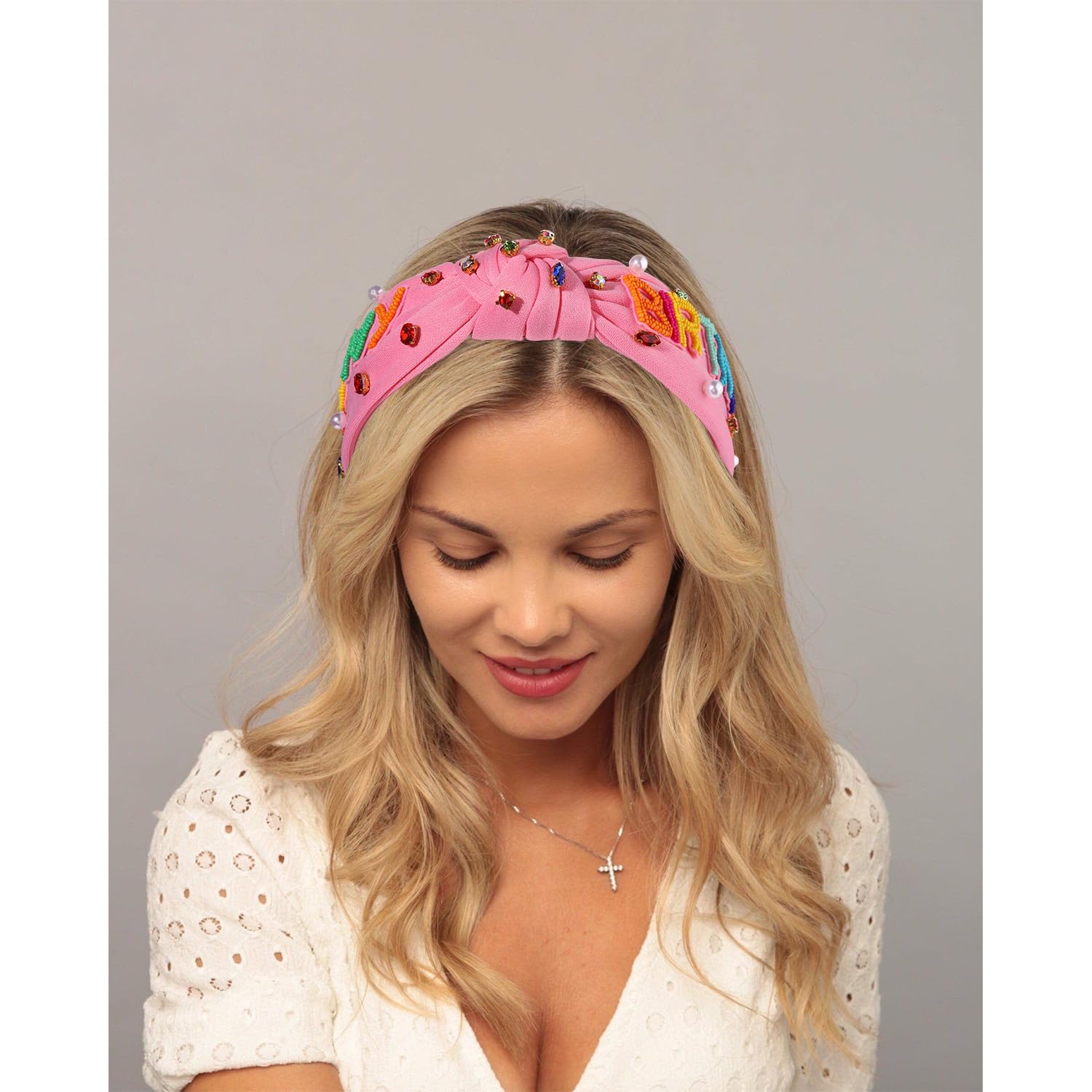 Diadema YAHPERN con nudo superior y pavé de cristales.