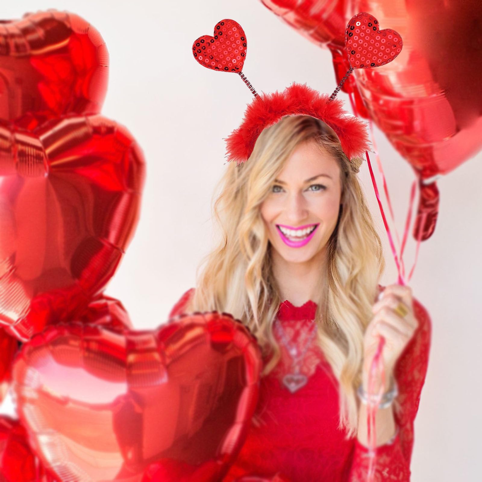 Diseño único de corazón que añade encanto al look.