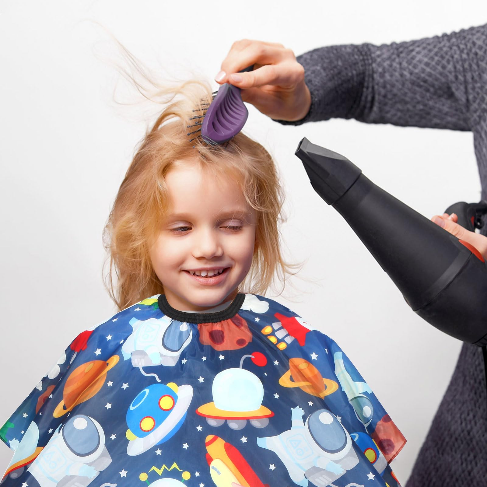 YELEGAI Kids Hair Cutting Cape neck closure detail for secure fit