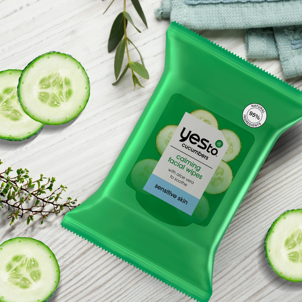 Yes To Toallitas Faciales Sensibles, con pepino y aloe para calmar e hidratar.