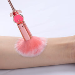 Yi-gog heart-shaped cleaning tool for brush upkeep