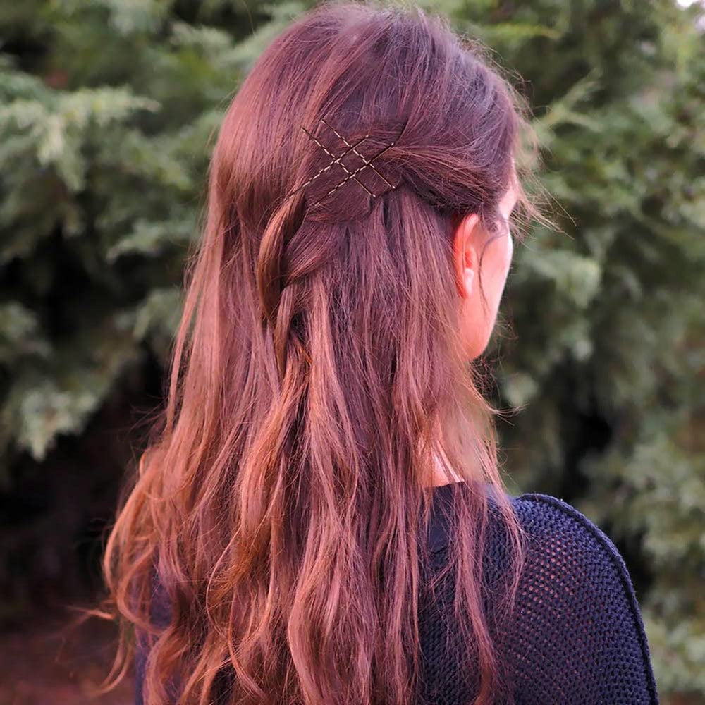Crinkle center grips securely without slipping during wear.
