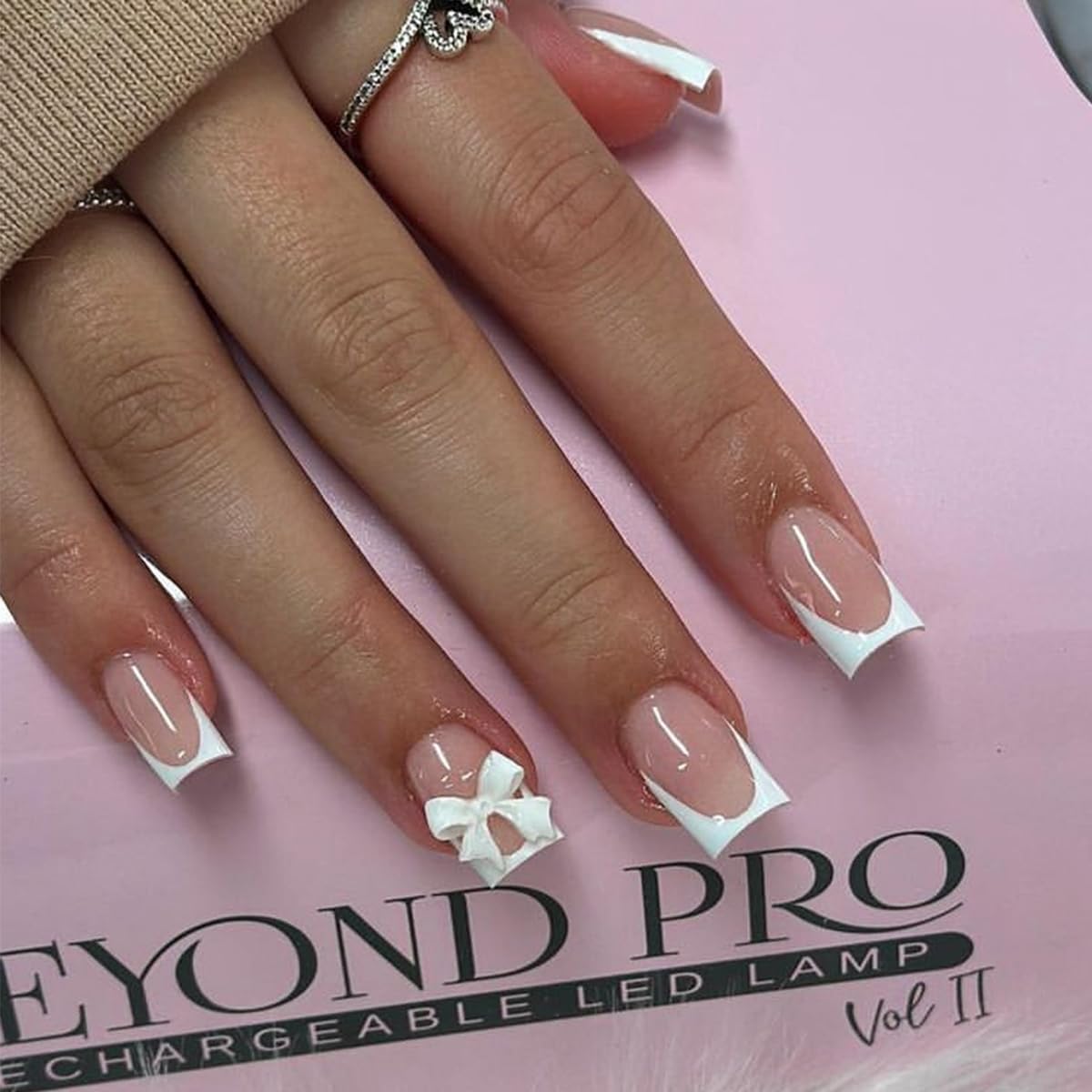 Unas YKZFUI nude rosado, punta francesa blanca, estilo elegante y duradero.