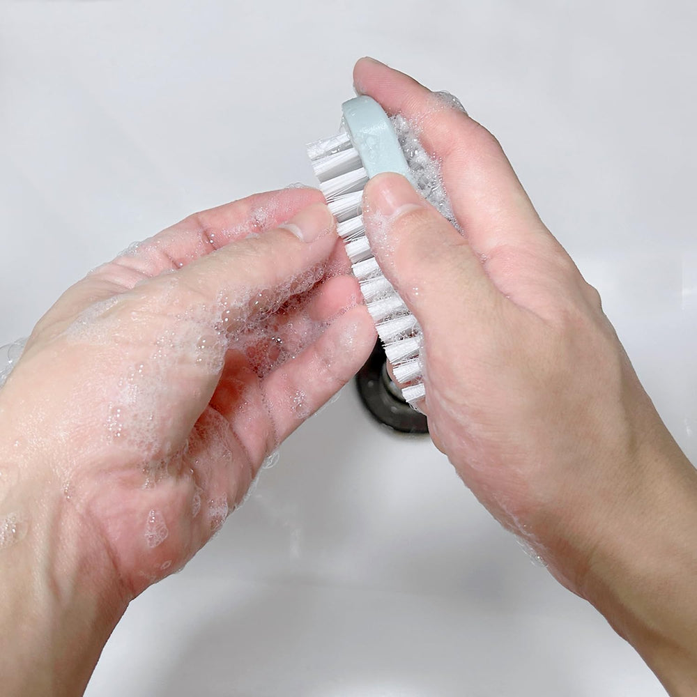 Ylijxqc portable nail brush with compact handle for on-the-go use