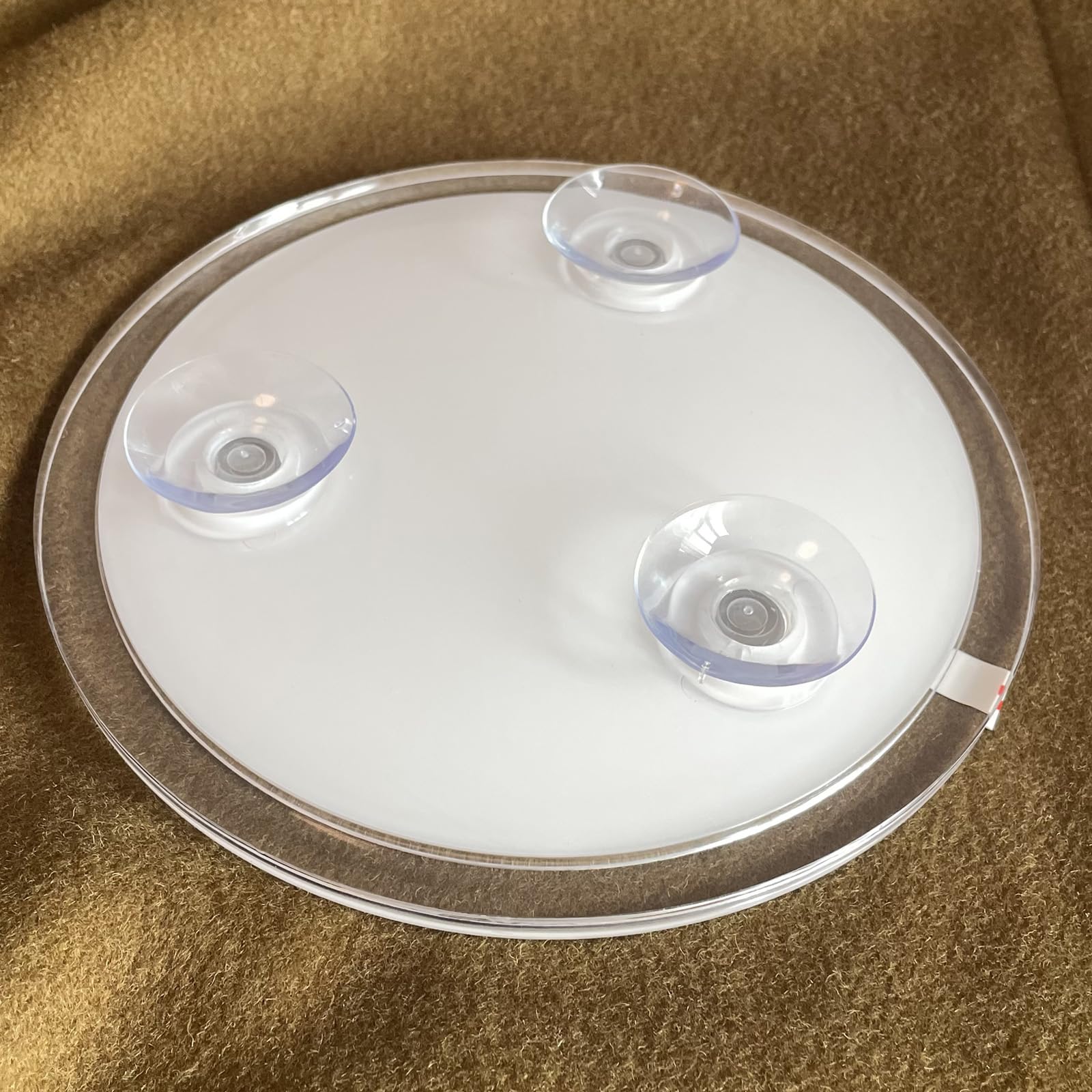 YoHumk three-suction-cups design keeps the mirror securely attached to smooth surfaces.